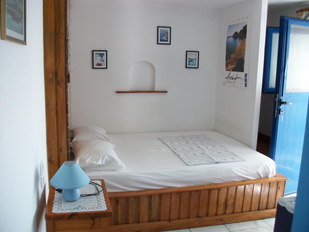 Floras Rooms And Studios Anafi Eksteriør billede